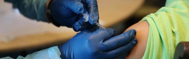 美国疫情形势依旧没有好转 疫苗成新赛季通行证